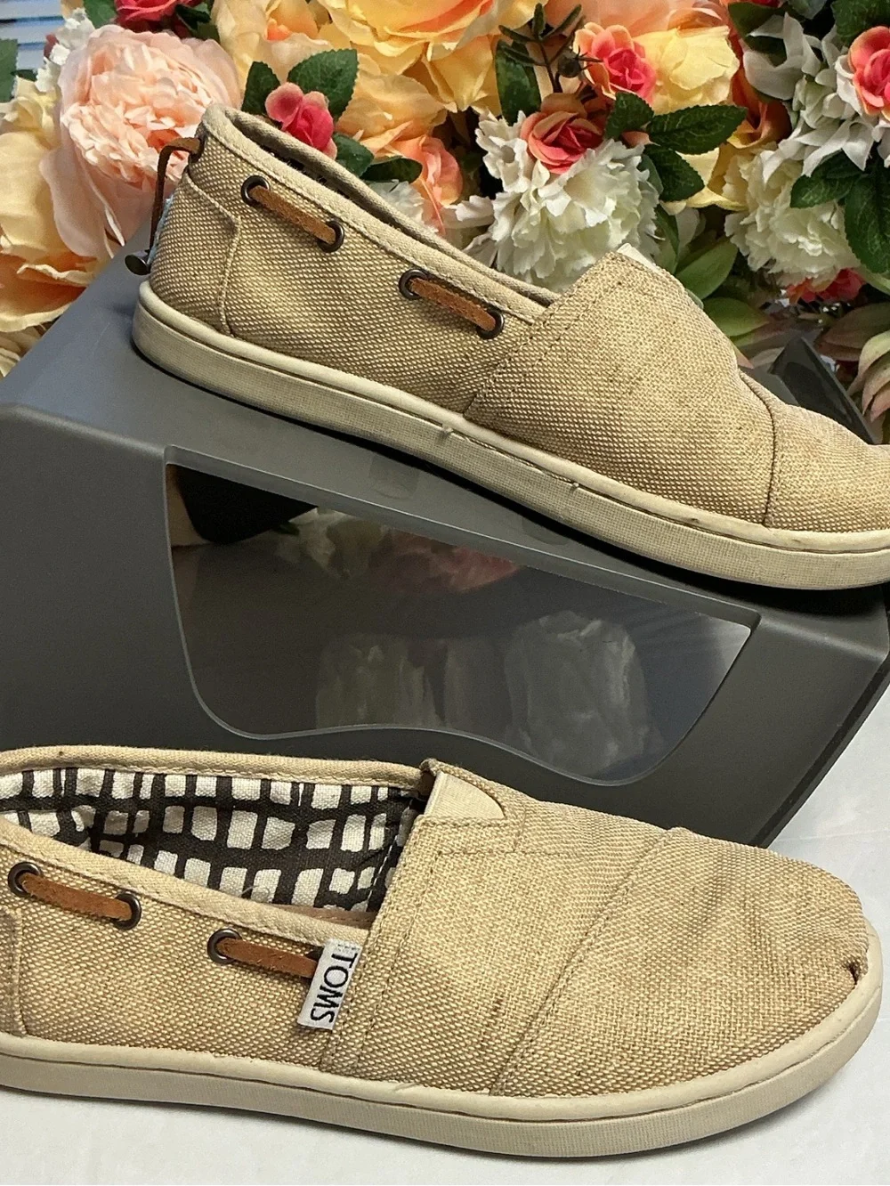 TOMS Youth Size 2 Classic Slip On Shoes Beige Canvas Boat Shoe One for One